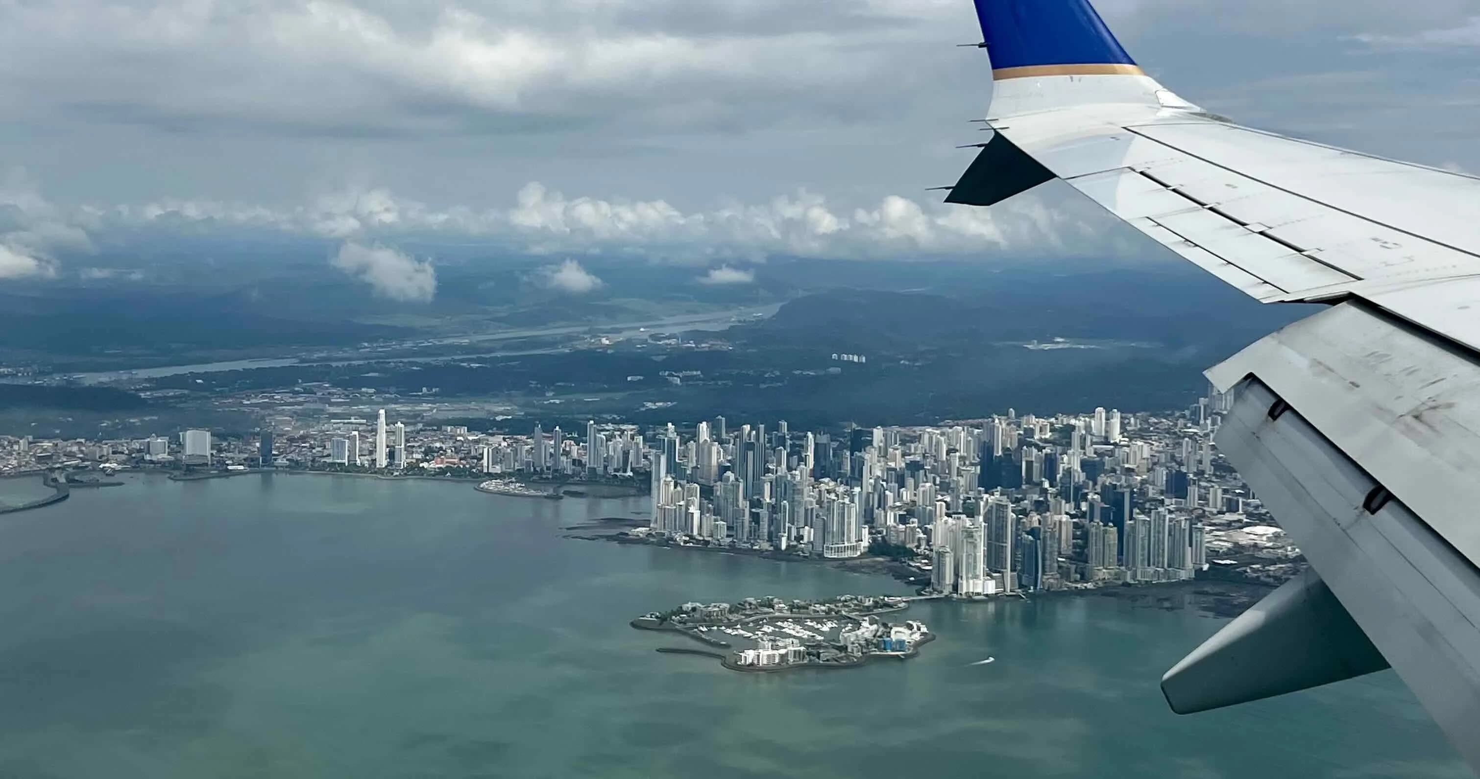 Vista panorámica de Ciudad de Panamá con Casco Viejo y skyline moderno