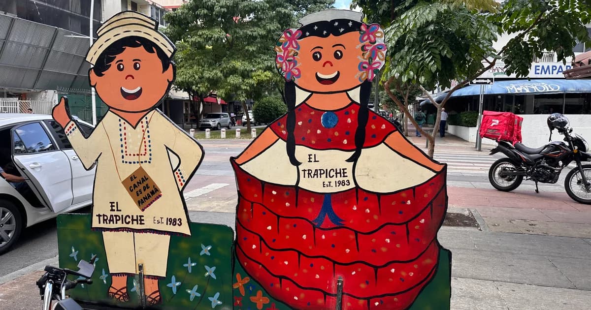 Ambiente nocturno y gastronómico en El Cangrejo, Ciudad de Panamá