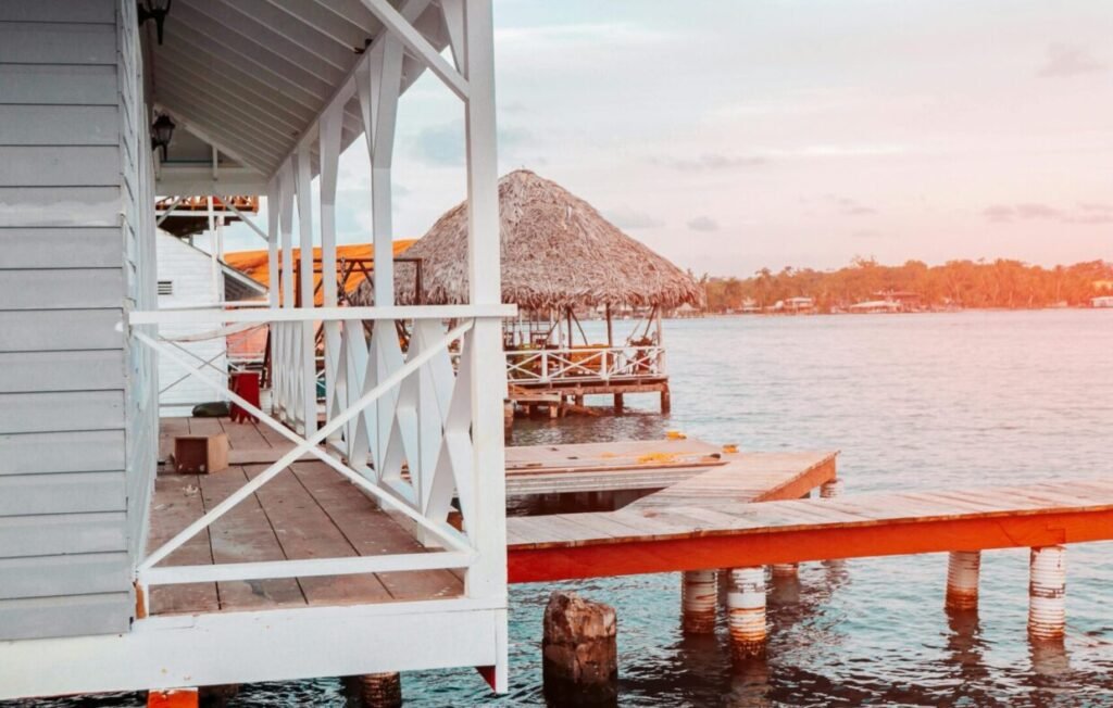 Cómo llegar a Bocas del Toro desde Panamá: guía práctica 2025 + MAPA